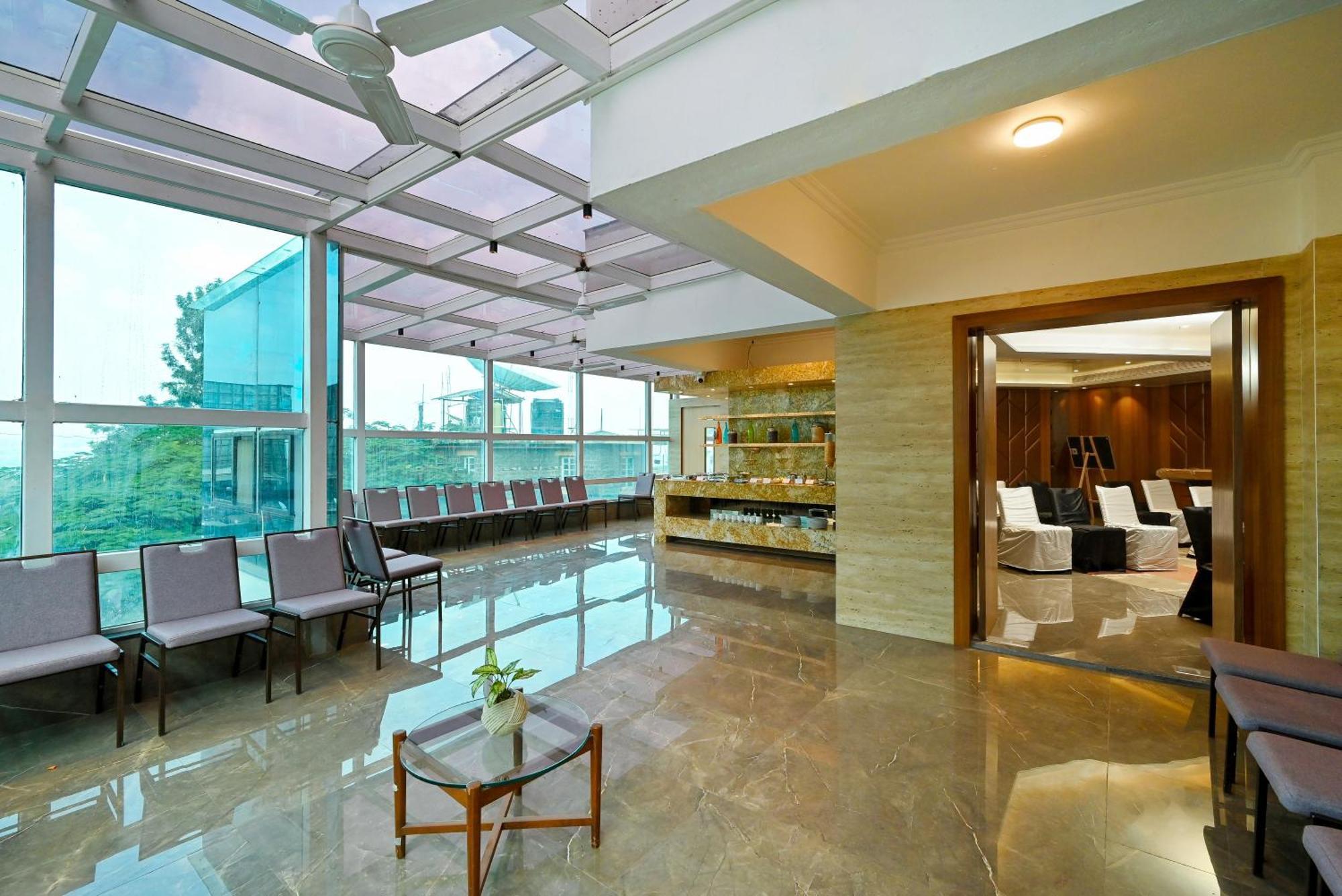 Hotel Maharaja Regency Satara Exteriér fotografie