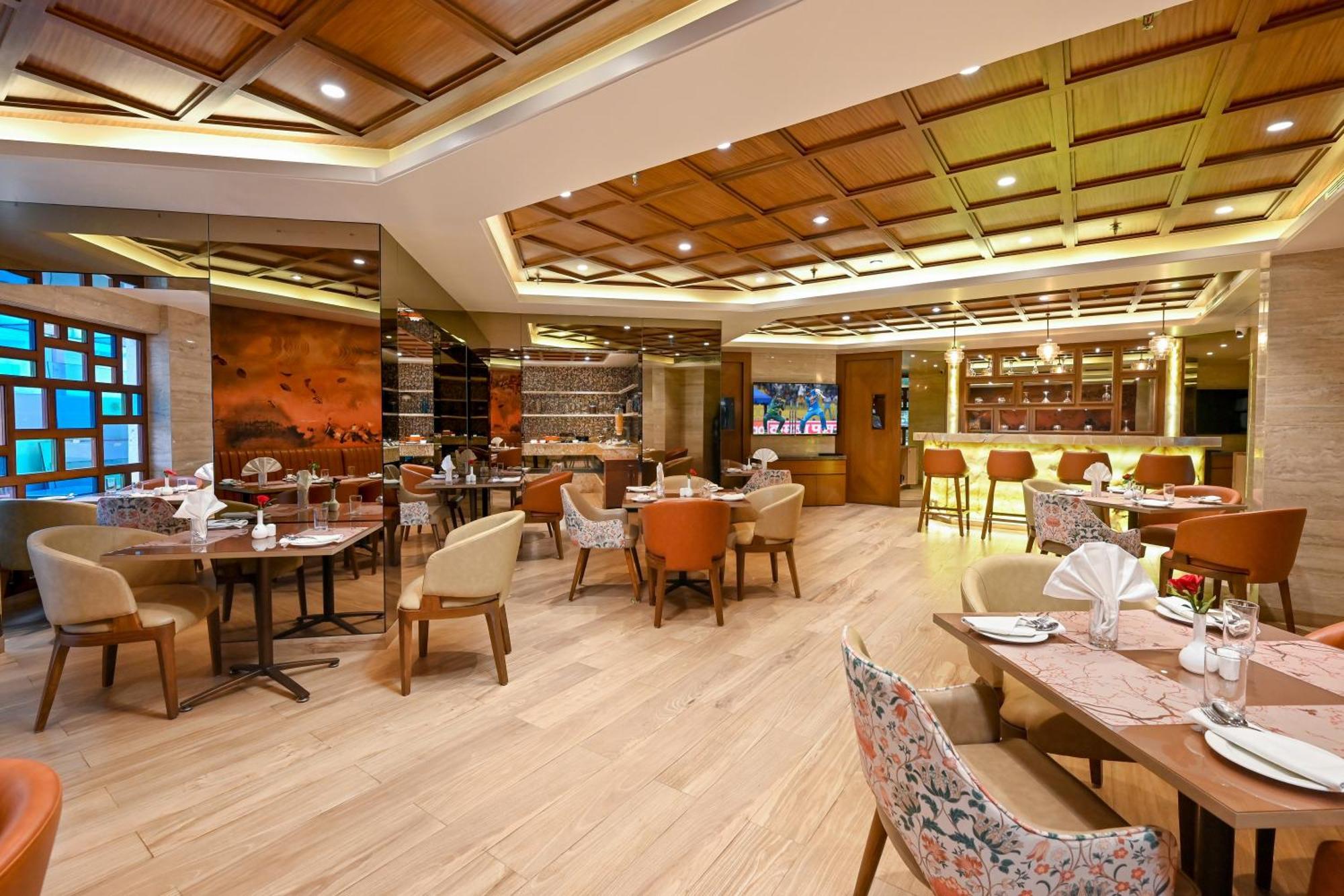 Hotel Maharaja Regency Satara Exteriér fotografie