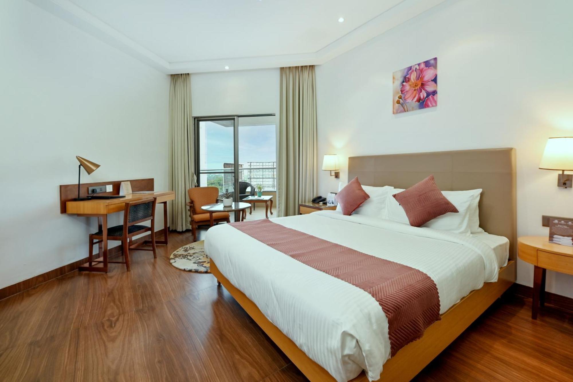 Hotel Maharaja Regency Satara Exteriér fotografie