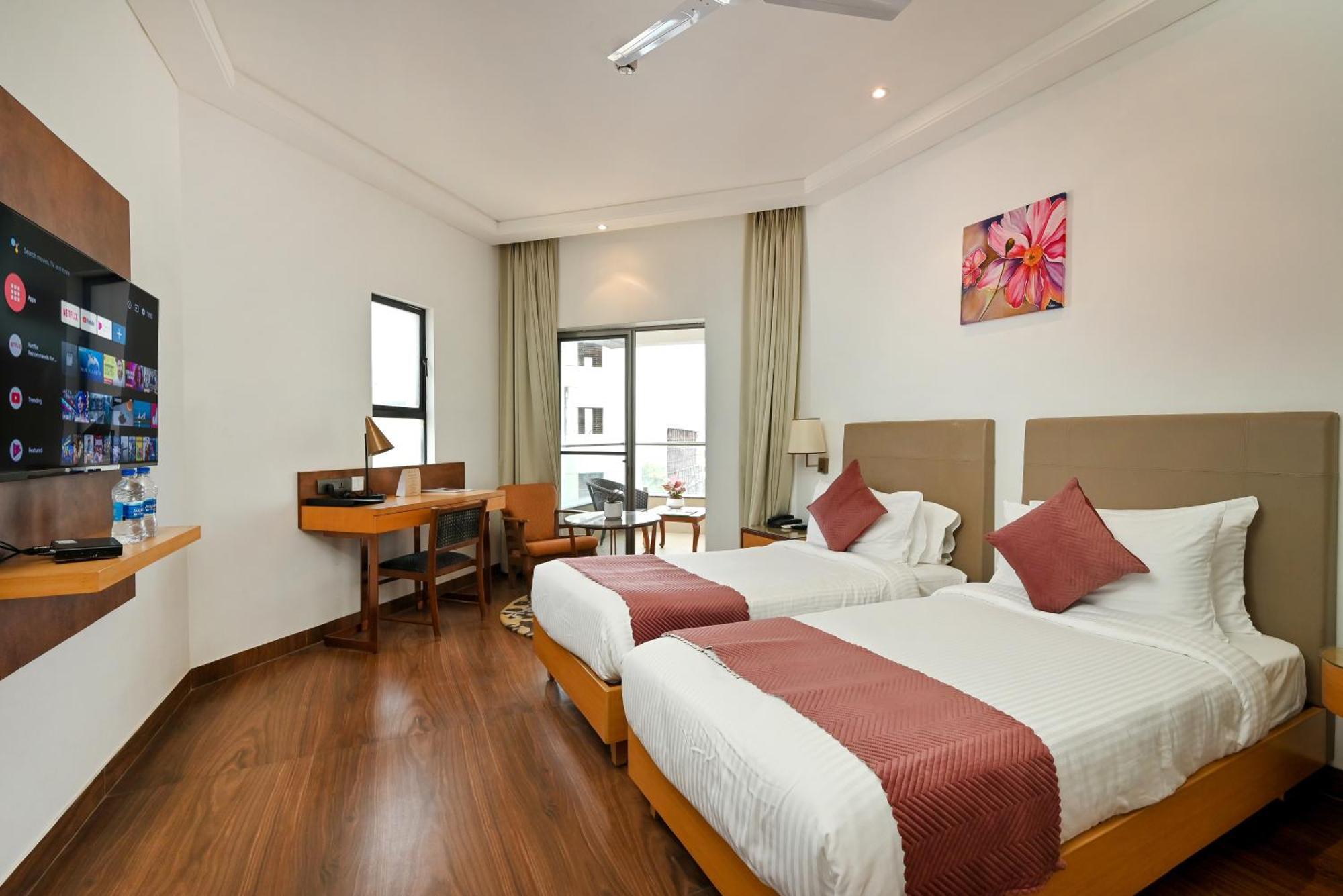Hotel Maharaja Regency Satara Exteriér fotografie