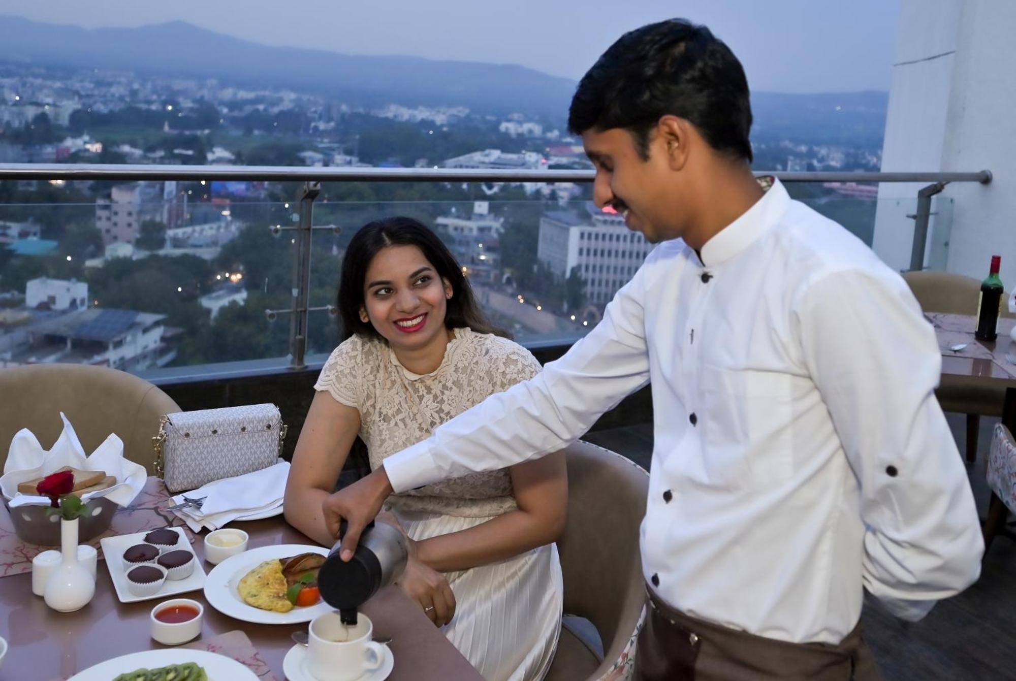 Hotel Maharaja Regency Satara Exteriér fotografie