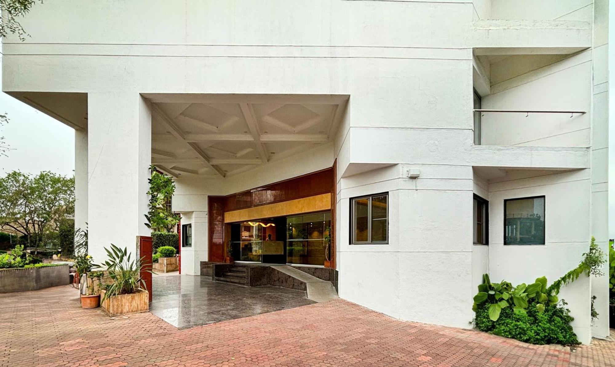 Hotel Maharaja Regency Satara Exteriér fotografie